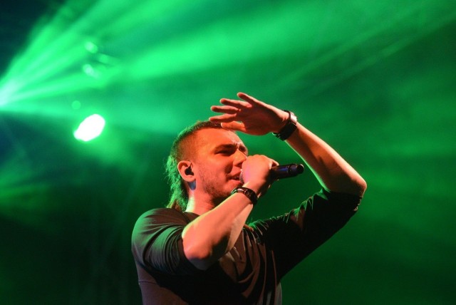 W tym roku odbyła się premiera koncertowego albumu Bednarka w ramach polskiej wersji MTV Unplugged. Promuje go melodyjna piosenka zatytułowana „Spragniony”, w której Bednarek śpiewa wspólnie z Igorem Herbutem.