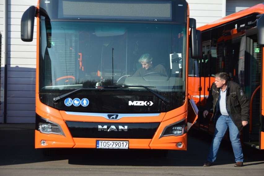 9 nowoczesnych autobusów miejskich jeździ po Ostrowcu. Są nowoczesne i ekologiczne. Zobacz zdjęcia