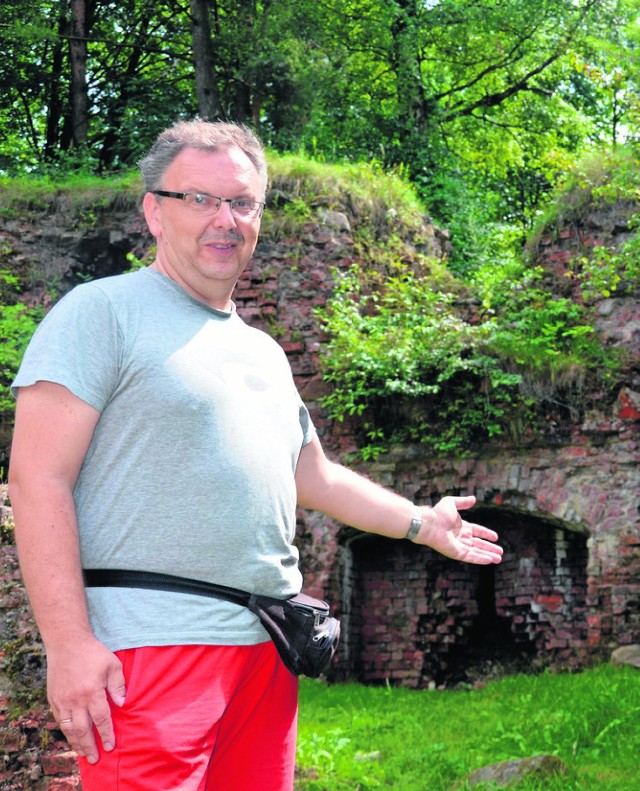 Krzysztof Moskal często gości na ruinach i ma już w głowie plan na wizualizację zamku. Liczy na pomoc historyków i archeologów