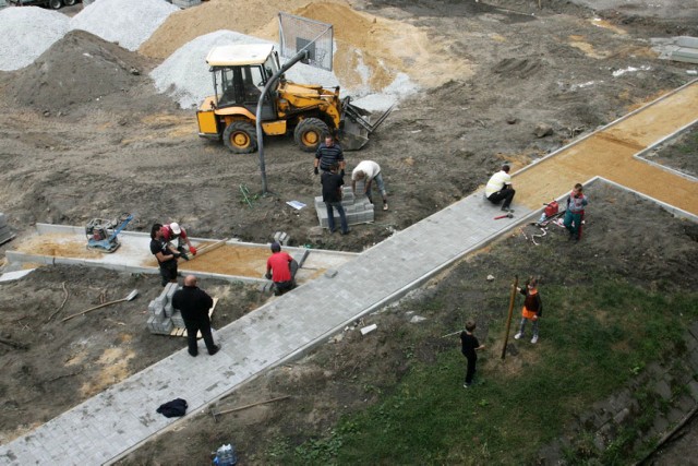 Trwa budowa siłowni pod chmurką w Legnicy