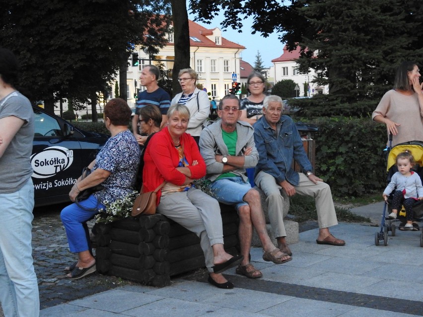 Najpierw były włoskie hity, potem pieśni patriotyczne. Tak wyglądała sokólska noc pod gwiazdami (zdjęcia) 