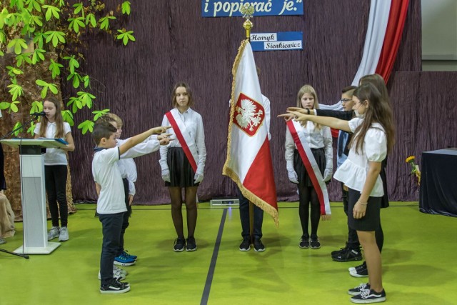 12 listopada odbyła się uroczystość nadania nowego sztandaru Szkole Podstawowej nr 2 im. Henryka Sienkiewicza w Goleniowie