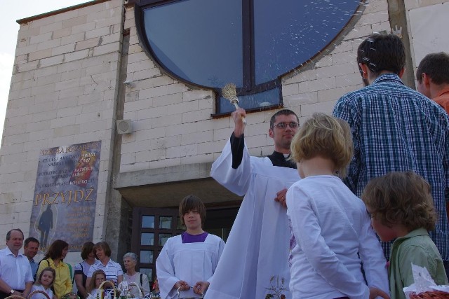 Święcenie potraw w świątyni pod wezwaniem Matki Boskiej z La Salette w Poznaniu