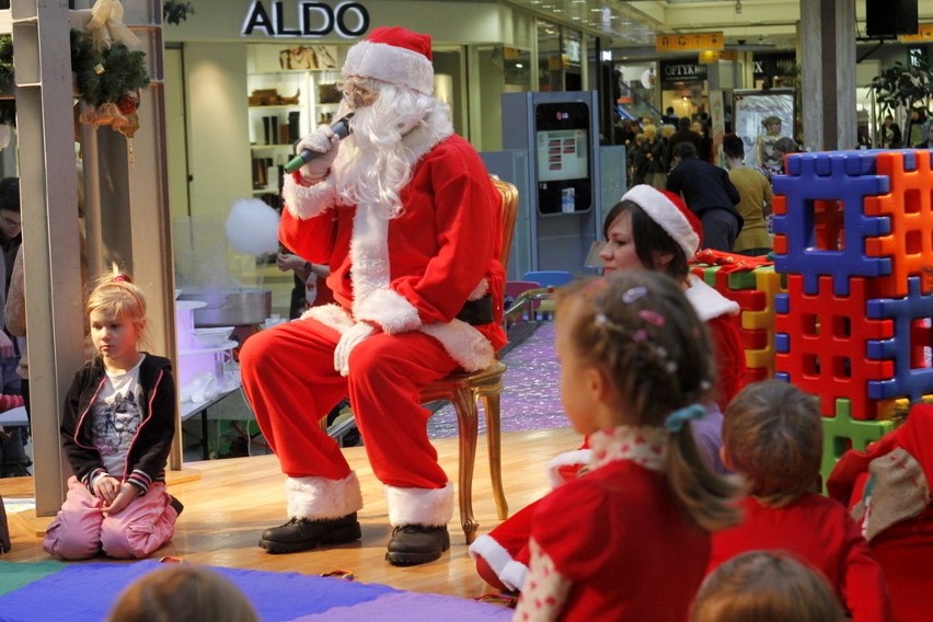 W Pasażu Grunwaldzkim Św. Mikołaj uczył dzieci naprawiać swoje sanie