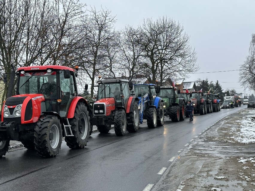 Drogi w Kaliszu i powiecie kaliskim zablokowane. Tak protestowali rolnicy w Kaliszu i w Marchwaczu. ZDJĘCIA