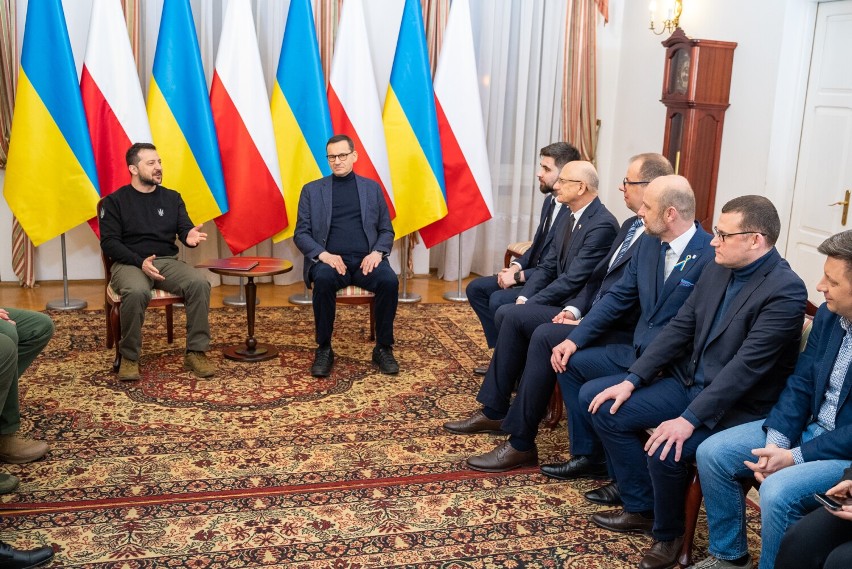 Prezydent Ukrainy wręczył prezydentowi Rzeszowa symboliczne podziękowania i odznaczenia dla rzeszowian