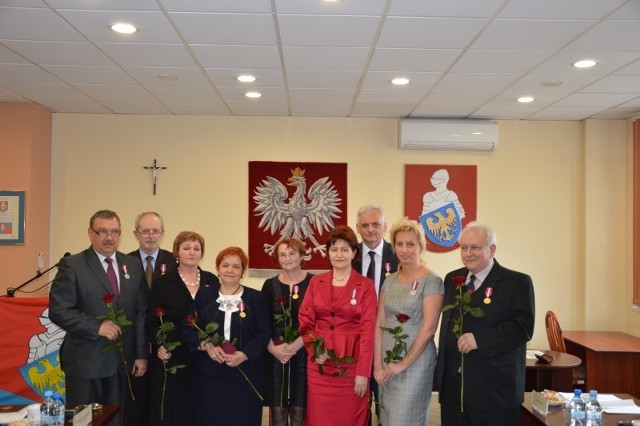 Medale za Długoletnią Służbę otrzymało dziesięciu pracowników starostwa oraz służb powiatowych w Mikołowie.