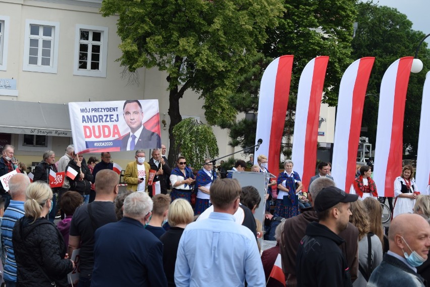 Wiec wyborczy prezydenta w Wieluniu. Była też manifestacja przeciwników Andrzeja Dudy FOTO, WIDEO