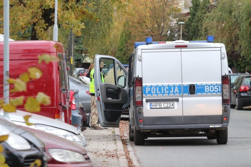 Pabianice. Podała się za pielęgniarkę mającą zrobić szczepienie. Okradła staruszka