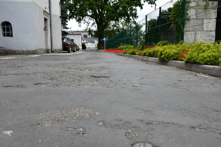 Trwa remont parkingu przy wolsztyńskim starostwie. Zobacz zdjęcia