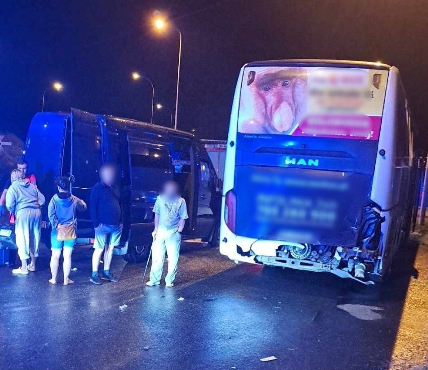 Wypadek w Przemyślu. Na ul. Lwowskiej bus uderzył w autokar. Są ranni [ZDJĘCIA]