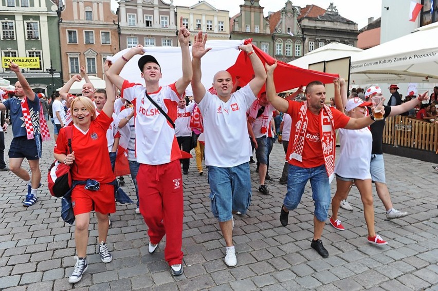 Kibice na Starym Rynku podczas Euro 2012