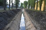 Olkusz. Kanał Południowy jest już czysty. Sprawę skażonej wody dalej bada Wojewódzki Inspektorat Ochrony Środowiska w Krakowie. ZDJĘCIA