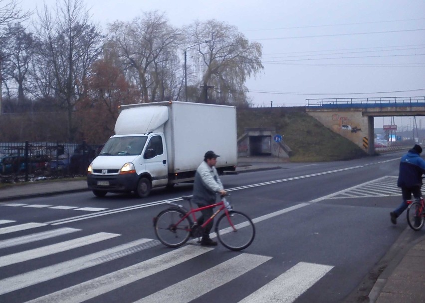 Wieluń: Niebezpieczne przejścia na Warszawskiej