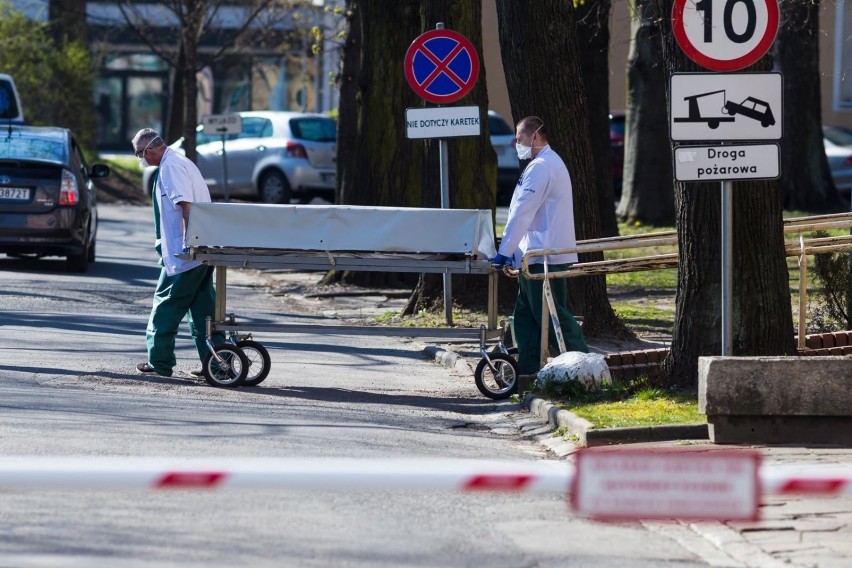 Od 1 do 30 kwietnia na COVID-19 zmarło łącznie 14 tys. 448...