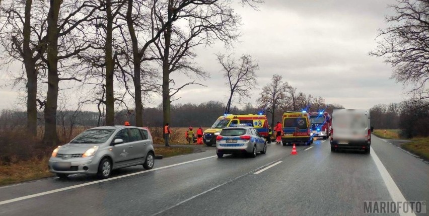 Groźny wypadek pomiędzy Opolem a Nysą. Poszkodowane są cztery osoby. Na miejsce wezwano śmigłowiec LPR