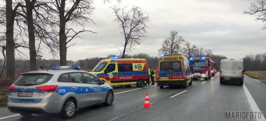 Groźny wypadek pomiędzy Opolem a Nysą. Poszkodowane są cztery osoby. Na miejsce wezwano śmigłowiec LPR