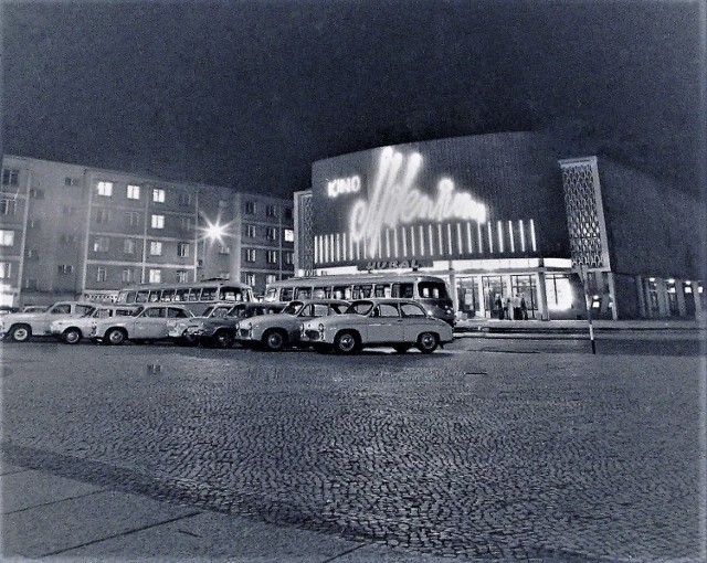 Gdzie nie spojrzeć w centrum Słupska tam Syreny, jak wczesną jesienią 1973 r. przed kinem Milenium.