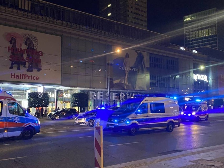 Śmiertelny wypadek na Marszałkowskiej w Warszawie. Aktywiści: to motoryzacyjny patoinfluencer zabił pieszego 