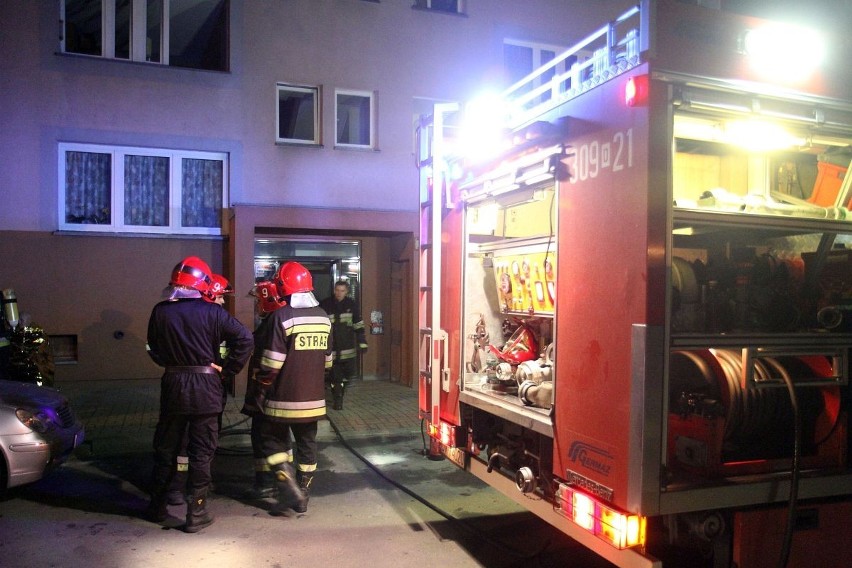 Wrocław: Pożar przy Sanockiej - ewakuowano 40 osób (ZDJĘCIA)