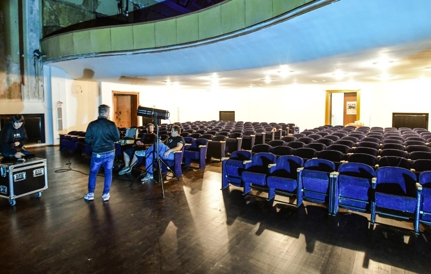 Na widowni głównej sali kina Pomorzanin w Bydgoszczy czeka...