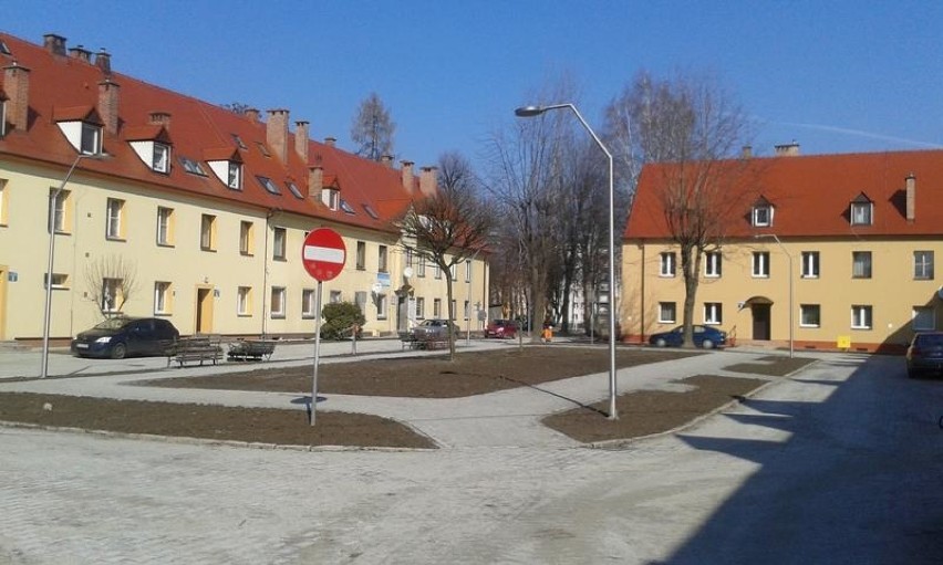 Ulice Skłodowskiej-Curie i Partyzantów w Oświęcimiu jak nowe. Jest nowy asfalt i chodniki