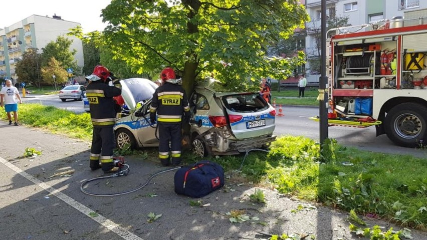 Dramatyczny wypadek w Świętochłowicach. Radiowóz uderzył w...