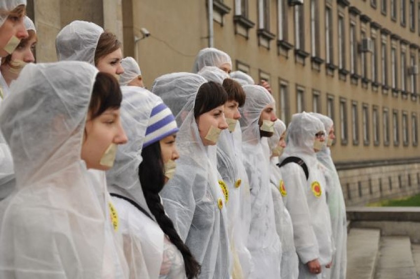 Ekolodzy przyszli 26 kwietnia pod Urząd Wojewódzki we ...