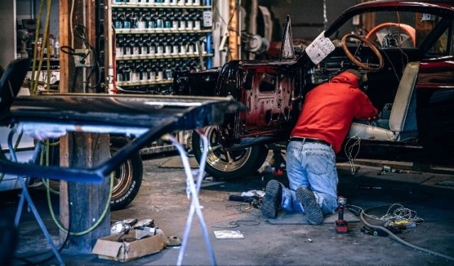 Składki emerytalne prowadzących firmy nie są liczone od zarobków, ale od zadeklarowanej kwoty. Co z tego wyniknie w przyszłości? Mamy najnowsze wyliczenia!