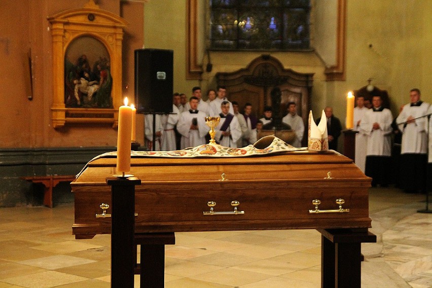 Rozpoczęły się uroczystości pogrzebowe biskupa Rybaka w...