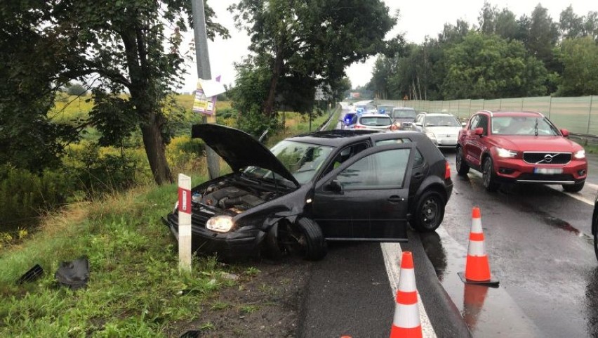 Uciekał przed policją kradzionym samochodem po narkotykach [ZDJĘCIA]