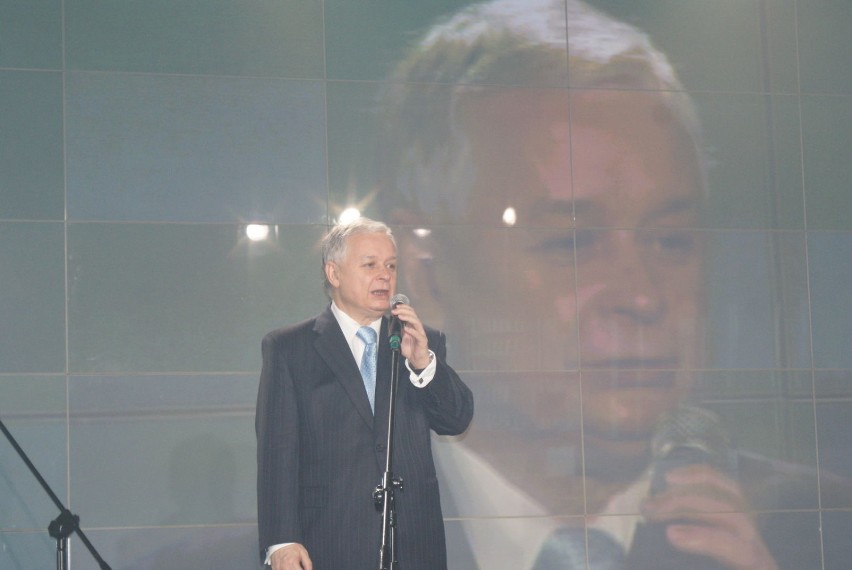 Lech Kaczyński - Prezydent RP złożył gratulacje i wręczył...