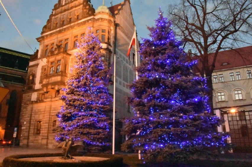 Świątecznej iluminacji Legnicy mogło pozazdrościć każde Polskie miasto. Zobaczcie jak było w 2018 roku [ZDJĘCIA]