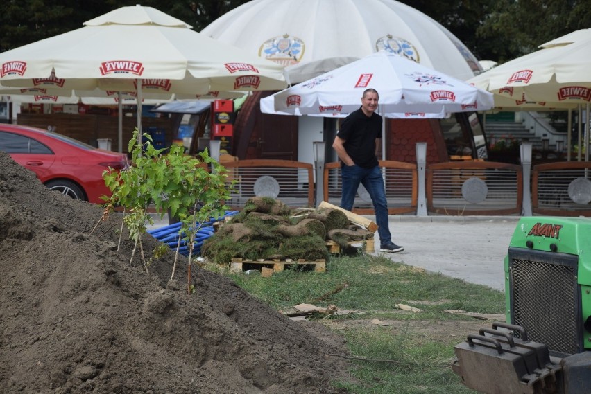 Plac Teatralny w Zielonej Górze - stan robot na czwartek, 5...