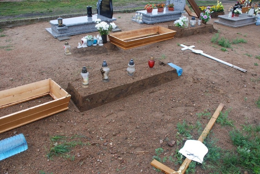Cmentarz w Skarszewach został zdewastowany - ZDJĘCIA