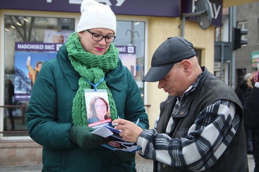 Sztabowcy Małgorzaty Kidawy-Błońskiej odwiedzili Jasło. Młodzi ludzie zbierali podpisy pod listą poparcia dla kandydatki na prezydenta