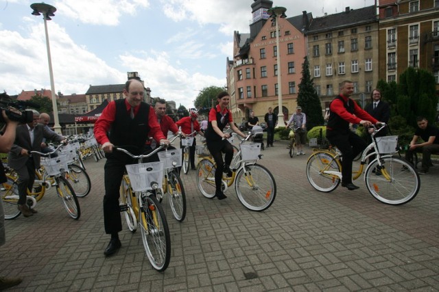 Kolejarze na rowerach w Legnicy