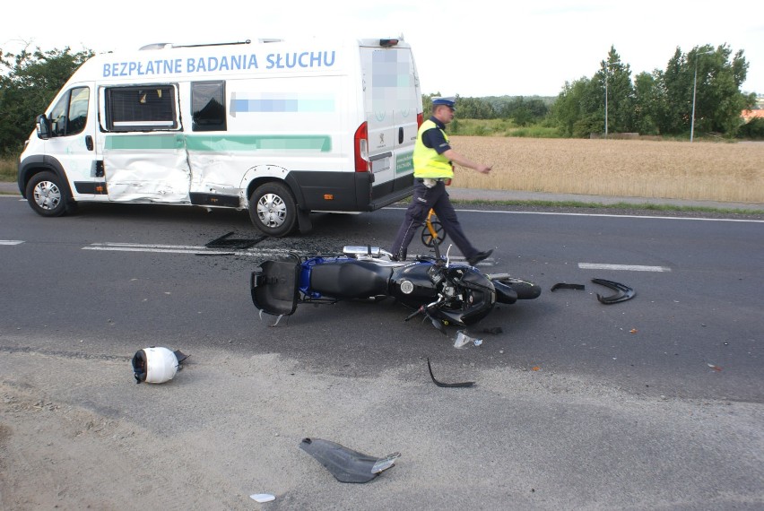 Wypadek z udziałem motocyklisty na ulicy Poznańskiej w...