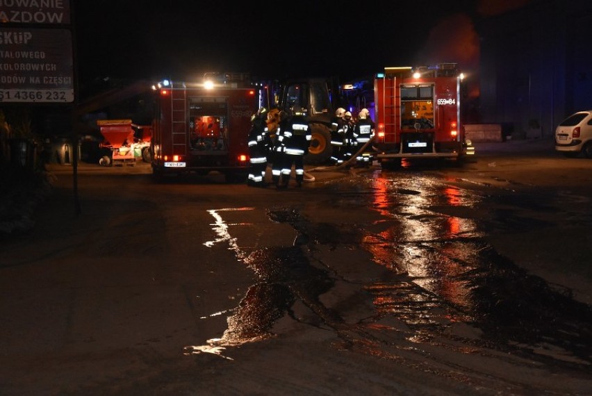Nowy Folwark: Spłonęły samochody, udało się uratować halę