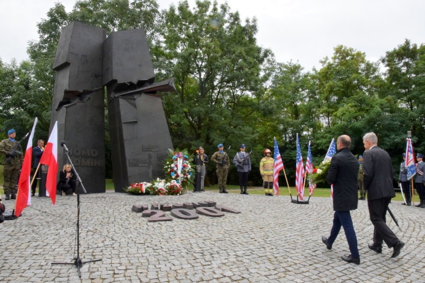 W Kielcach upamiętniono 21. rocznicę ataku na World Trade...