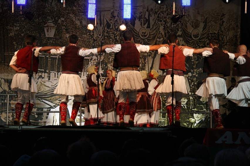 Winobranie 2010 - Festiwal folkloru: południowe tańce zawsze porywają widownię
