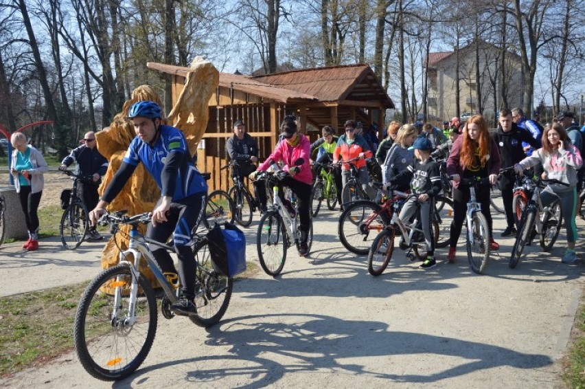 VII Dni Piaśnickie. Uczestnicy VI Rajdu Rowerowego oddali hołd pomordowanym w Piaśnicy [ZDJĘCIA]