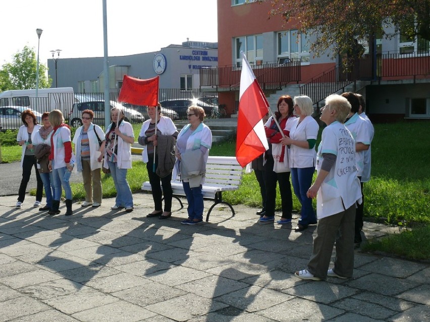 Protest sprzątaczek przed szpitalem w Bełchatowie [ZDJĘCIA]