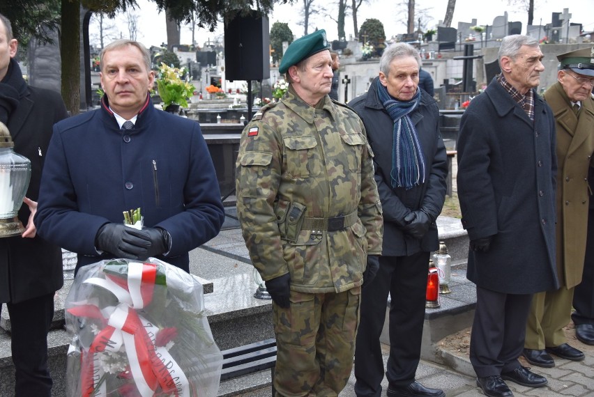 Pamiętali o pomordowanych. Uroczystości przy mogile żołnierzy Armii Krajowej na cmentarzu tynieckim ZDJĘCIA