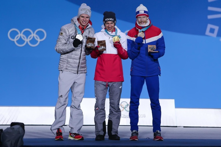 Kamil Stoch odebrał swój trzeci złoty medal olimpijski.