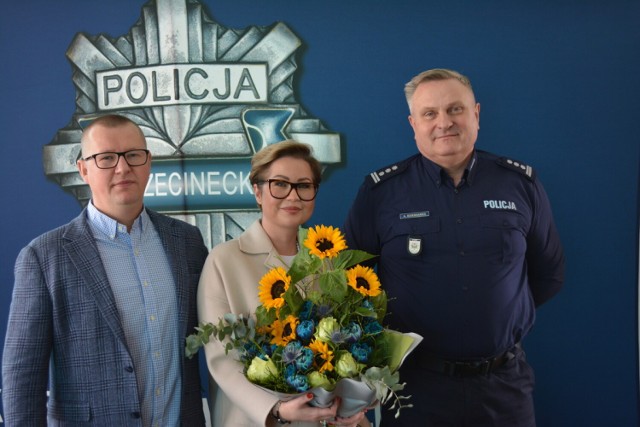 Kamila i Krzysztof Siatkowcy dziękują komendantowi za szybką i skuteczną akcję oraz odzyskanie skradzionego sprzętu