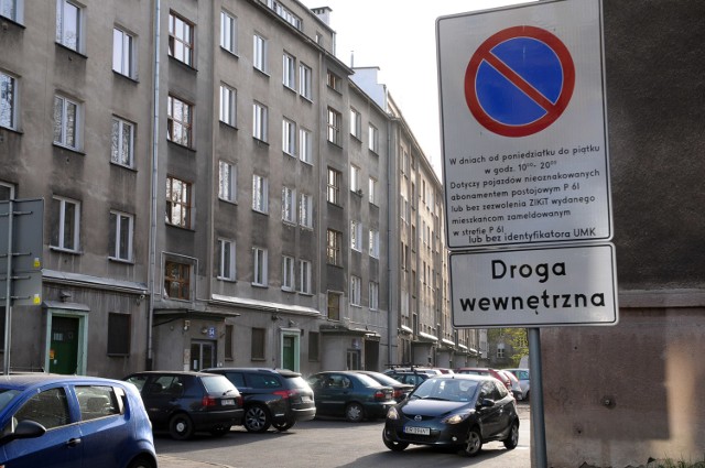 Na Kieleckiej i Zaleskiego brakuje miejsc parkingowych dla mieszkańców, jednak ZIKit znalazł tam miejsce na samochody urzedników