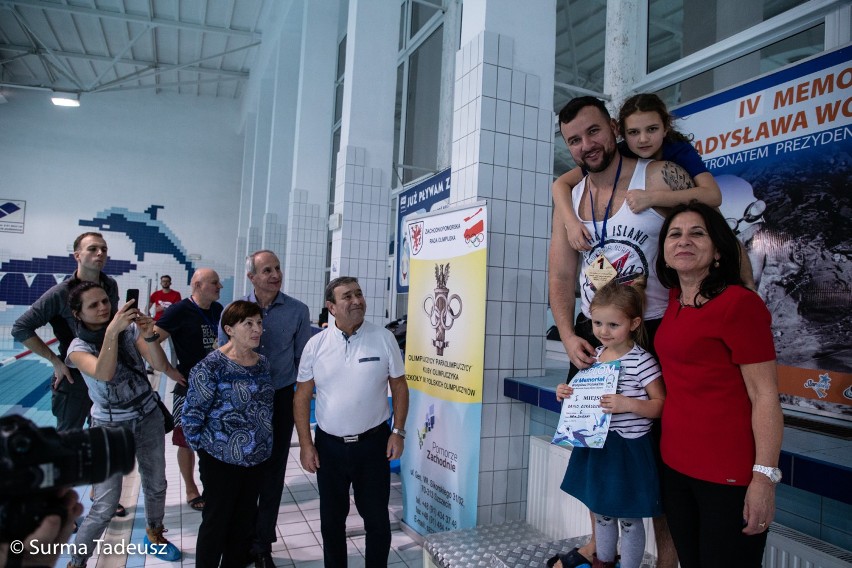 Memoriałowe zawody pływackie były 7 grudnia na pływalni w SP...