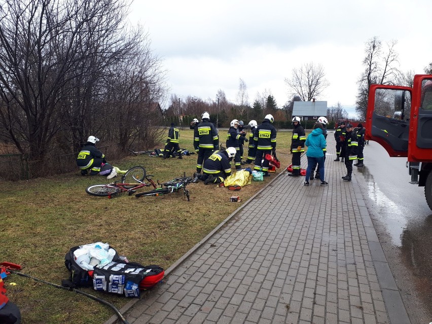 Groźny pożar, wypadek i przewrócone na drogę drzewo