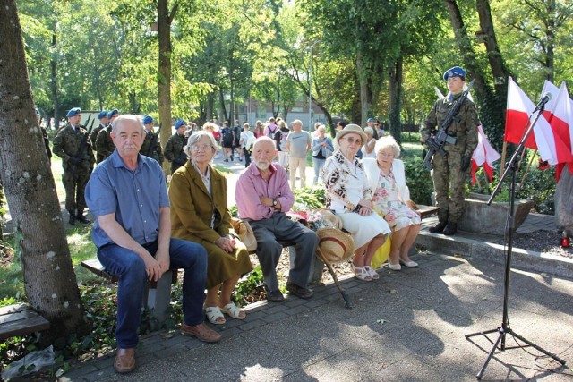 Przy Pomniku Zesłańców Sybiru w Lęborku odbyły się uroczystości upamiętniające Światowy Dzień Sybiraka.